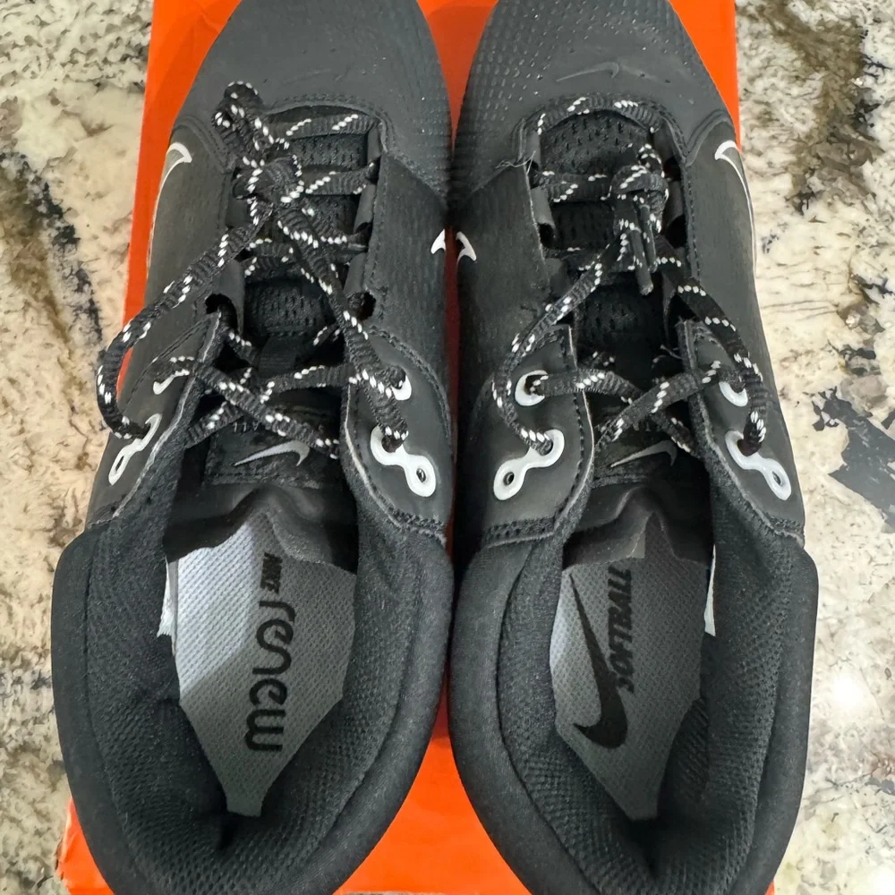 Nike‎ Hyperdiamond 4 Elite Metal Softball Cleats in Black and White